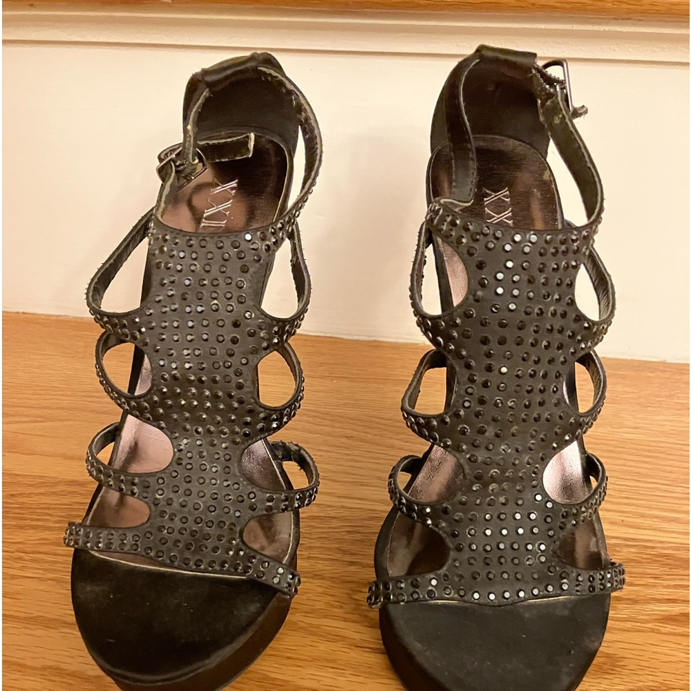 Fancy high heels - Picture 2 of 3